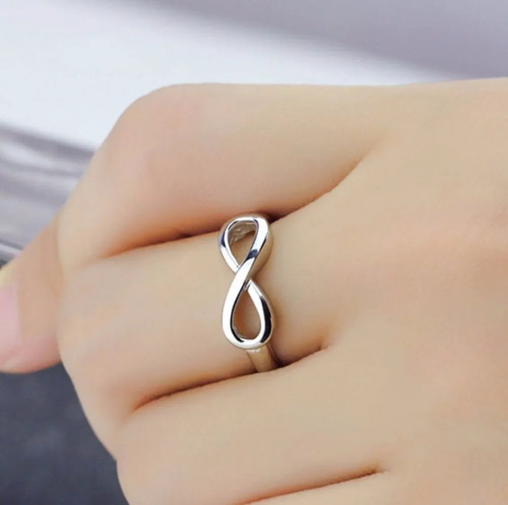 Elegant Infinity Ring in 925 Sterling Silver - A Timeless Symbol of Endless Love and Friendship for Women