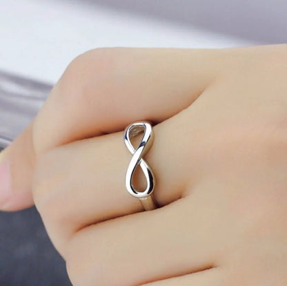 Elegant Infinity Ring in 925 Sterling Silver - A Timeless Symbol of Endless Love and Friendship for Women