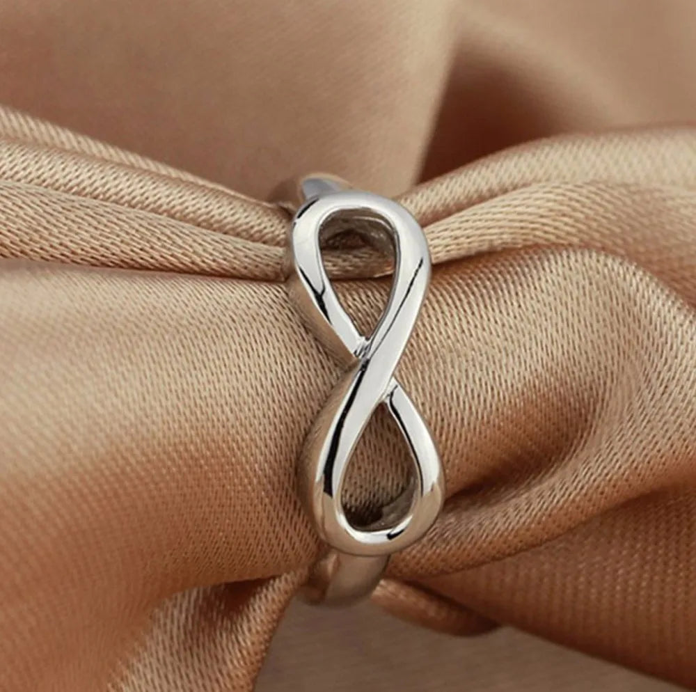 Elegant Infinity Ring in 925 Sterling Silver - A Timeless Symbol of Endless Love and Friendship for Women